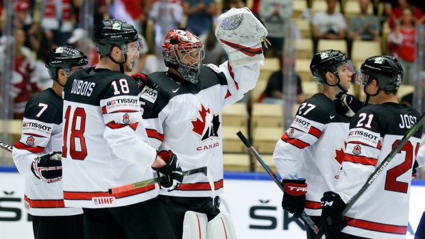 Darcy Kuemper, Team Canada celebrate