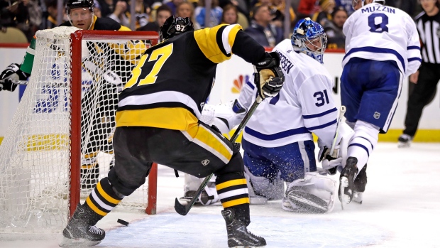 Penguins captain Sidney Crosby scores on Leafs goalie Frederik Andersen on Tuesday.