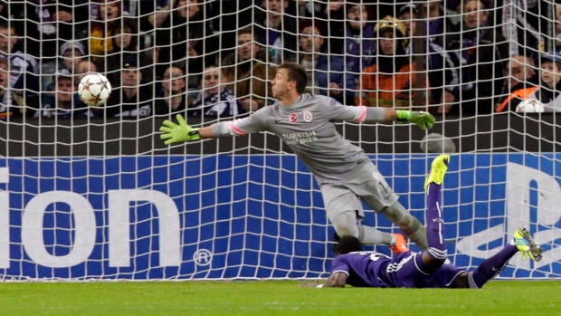 2 goals from Chancel Mbemba give Anderlecht 3-0 win over Galatasaray for Europa League spot Article Image 0