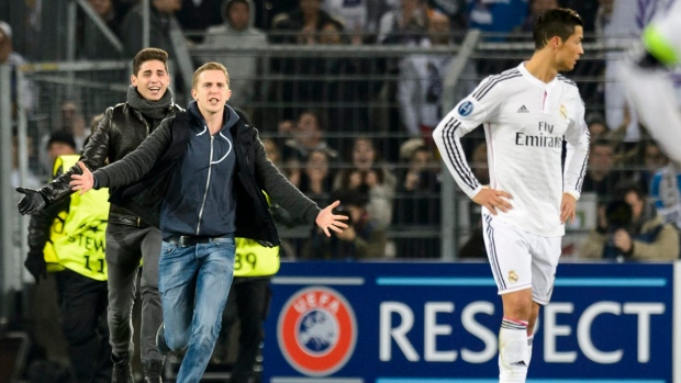 Fans and Ronaldo, The Canadian Press Fans and Ronaldo