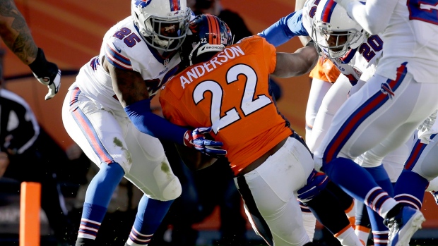 Bills safety Aaron Williams doesn't back off criticism of fist-bumping NFL officials Article Image 0
