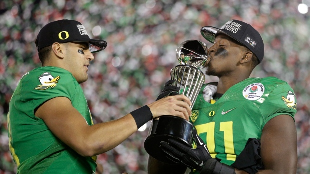 Mariota, Washington celebrate Rose Bowl win