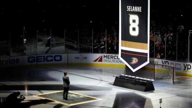 Teemu Selanne's number retired