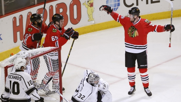 Bryan Bickell, Blackhawks celebrate vs. Kings