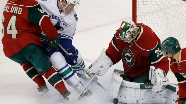 Bo Horvat shoots on Darcy Kuemper, CP Bo Horvat shoots on Darcy Kuemper