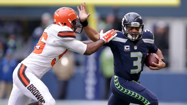 Russell Wilson stiff-arms Karlos Dansby