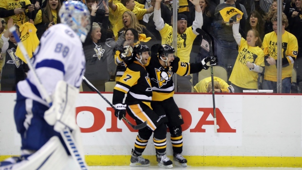 Matt Cullen and Sidney Crosby, Bruce Bennett/Getty Images Matt Cullen and Sidney Crosby