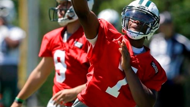 Jets' Geno Smith 'thinking faster' on field these days Article Image 0