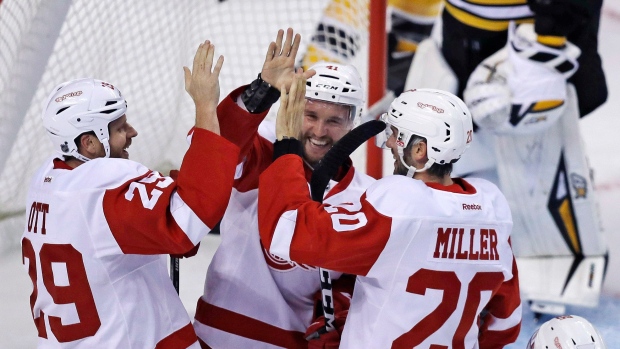 Glendening, Ott help Red Wings beat Bruins
