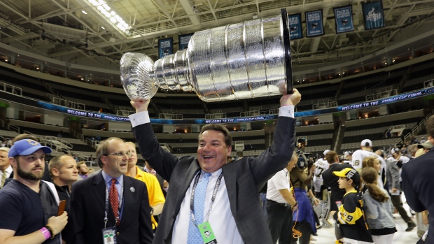 Randy Sexton hoists Stanley Cup