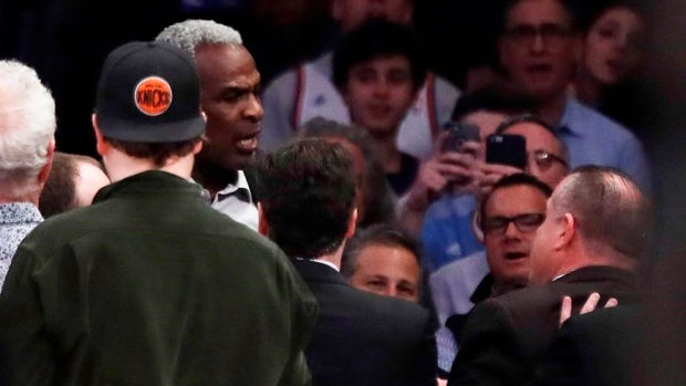 Charles Oakley kicked out of Knicks game