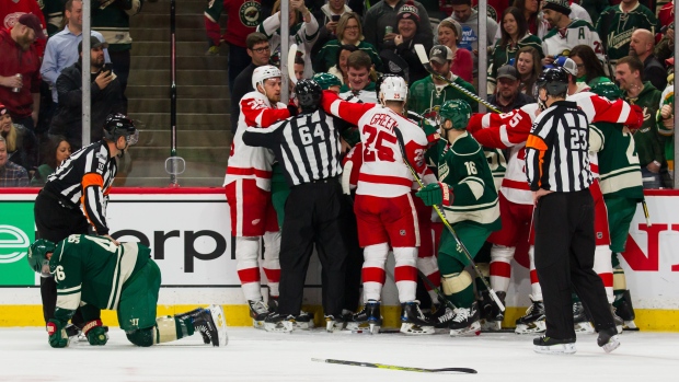 Scrum breaks out behind Spurgeon, Icon Sportswire/Icon Sportswire/Getty Images Scrum breaks out behind Spurgeon