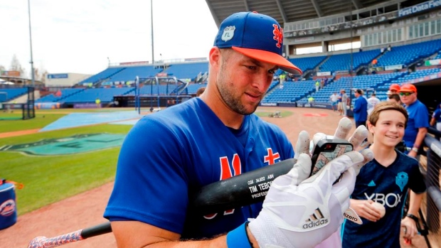 Tim Tebow gets 1st hit for Mets, singles vs Marlins Article Image 0
