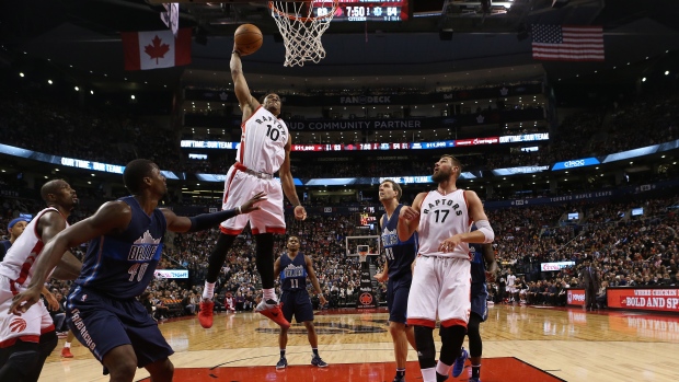 DeMar DeRozan dunks on the Mavs