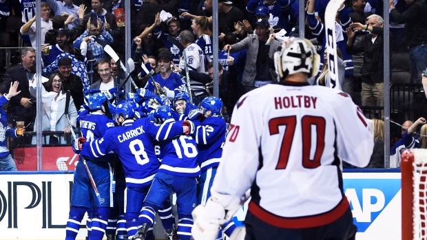 Maple Leafs celebrate ahead of Holtby 
