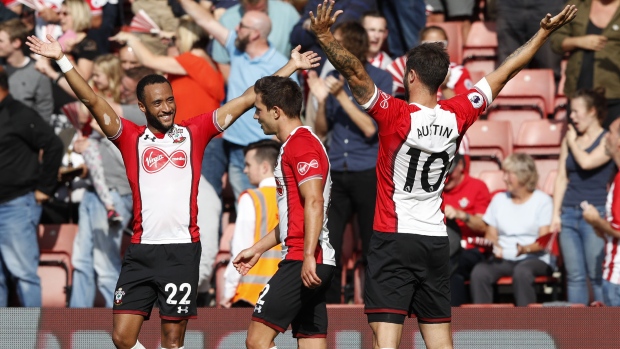 Charlie Austin Southampton celebrate, ADRIAN DENNIS/AFP/Getty Images Charlie Austin Southampton celebrate