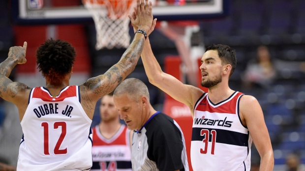 Kelly Oubre Jr. Tomas Satoransky