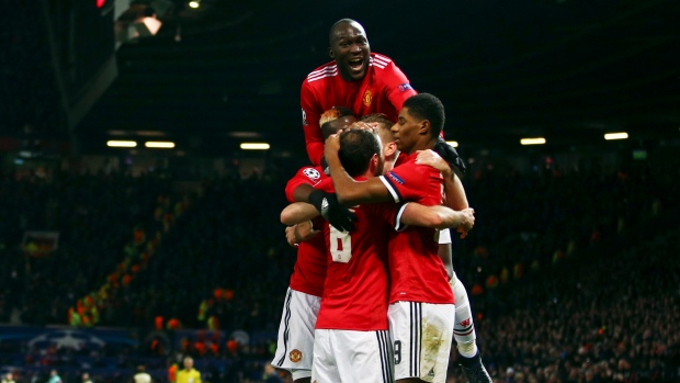 Manchester United celebrates goal