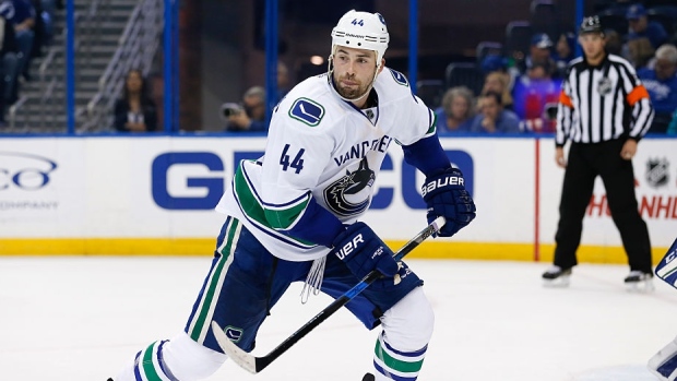 Erik Gudbranson Canucks 