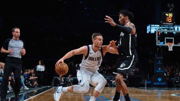Rondae Hollis-Jefferson guards Kyle Collinsworth, The Canadian Press Rondae Hollis-Jefferson guards Kyle Collinsworth