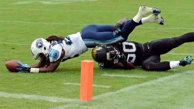 Sammie Hill helps block late field goal as Titans snap 4-game skid, hold off Jaguars 16-14 Article Image 0