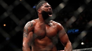 Blaydes gets TKO win as Aspinally suffers freak injury early in UFC heavyweight bout