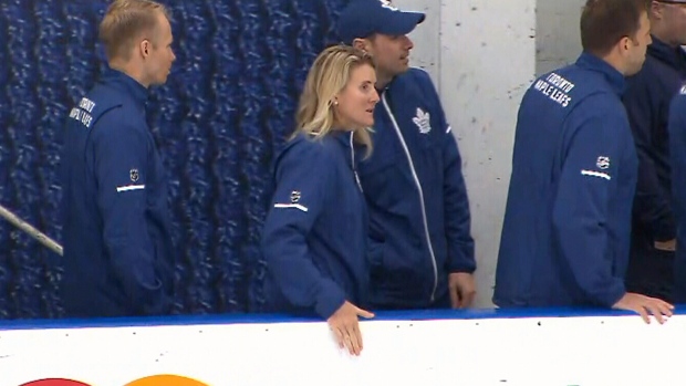 Hayley Wickenheiser guest coaches at Maple Leafs prospects camp