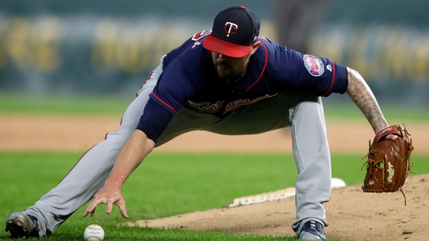 ryan pressly glove