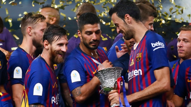 Lionel messi lifting the 2018/19 champions league trophy for barcelona  against tottenham