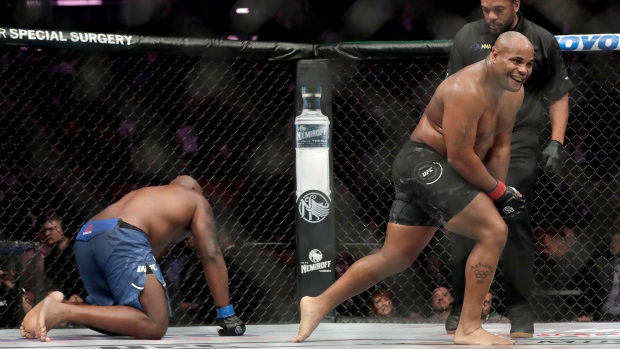 Derrick Lewis Daniel Cormier