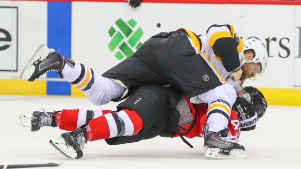 Phil Kessel punches Brett Seney