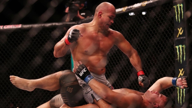 Junior Dos Santos, Getty Images Junior Dos Santos