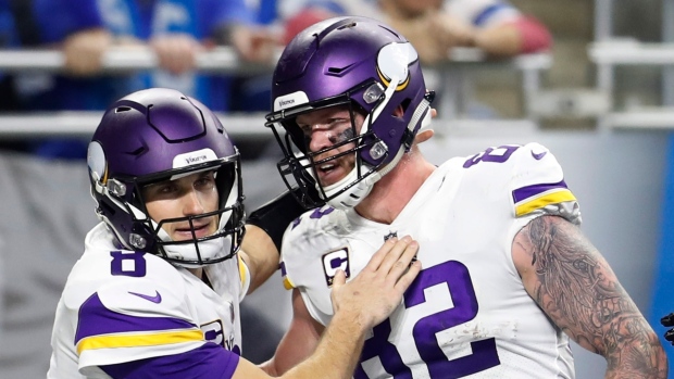 Kirk Cousins (8) and Kyle Rudolph (82)