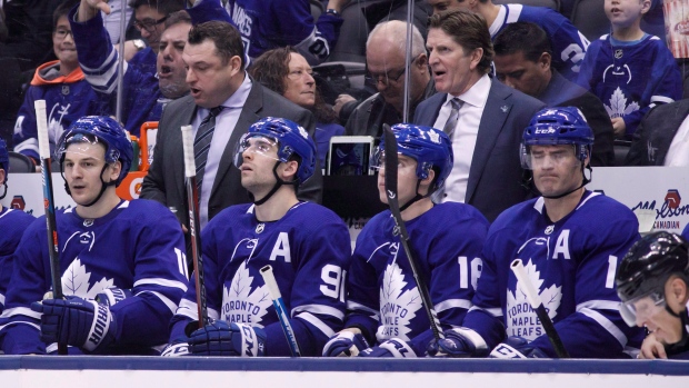 Mike Babcock and the Maple Leafs bench