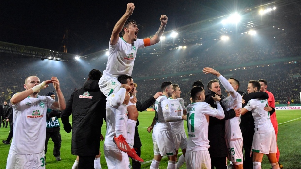 Bremen players celebrate