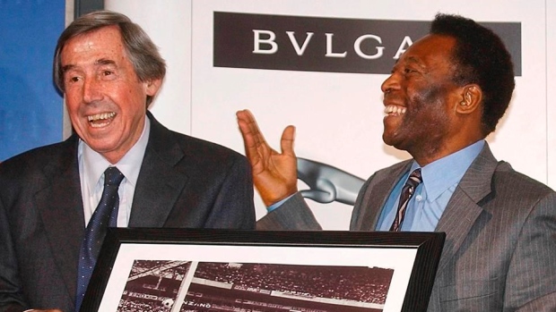 Gordon Banks and Pele, The Canadian Press Gordon Banks and Pele