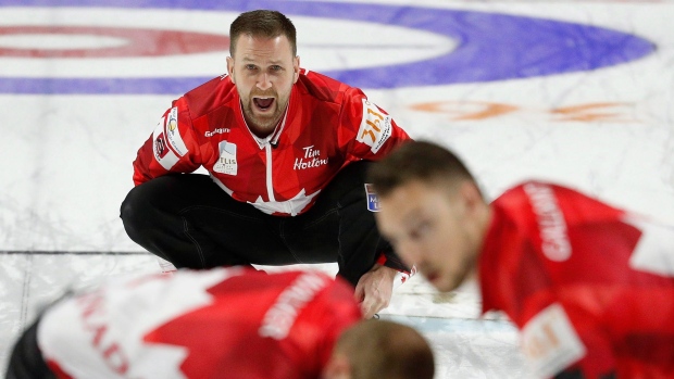 Brad Gushue directs his sweepers 