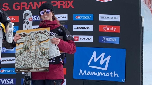 Megan Oldham (far right), @canfreestyleski on Twitter Megan Oldham (far right)