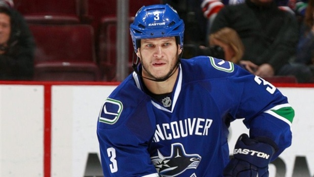 Bieksa not making it easy on Canucks to trade him