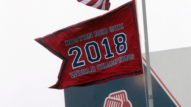 Red Sox raise 4th World Series banner in 15 years 