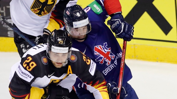 Simon's goal in shootout lifts Czechs over Canada at world junior