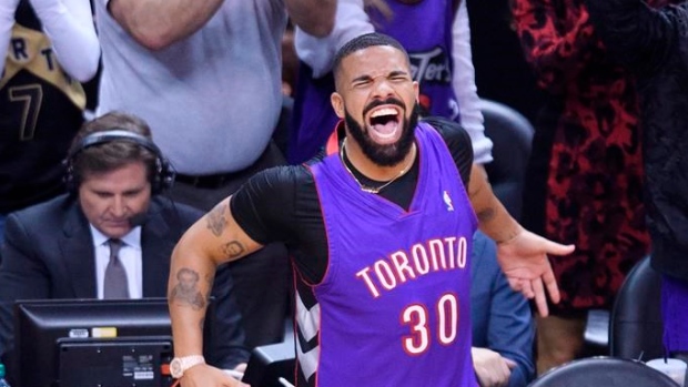 Drake beat Steph to wearing Dell's Raptors jersey during Finals