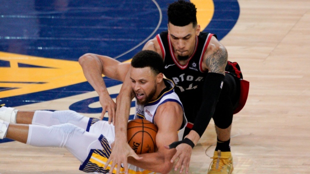 Steph Curry and Danny Green battle during Game 3.