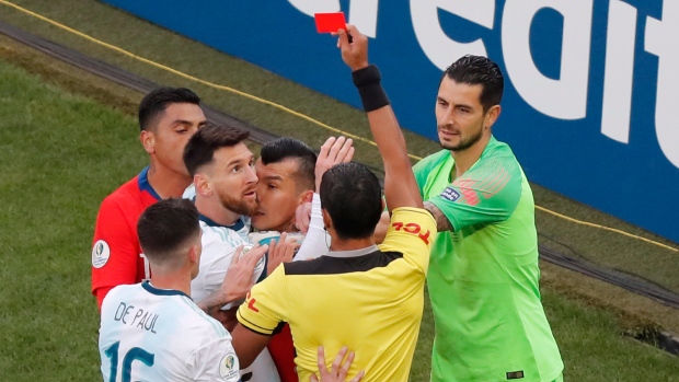 Lionel Messi Gets Red Card And Sent Off As Argentina Takes 3rd Place Over Chile At Copa America Tsn Ca
