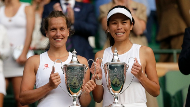 Czech Republic's Barbora Strycova, left, and Taiwan's Su-Wei Hsieh, The Canadian Press Czech Republic's Barbora Strycova, left, and Taiwan's Su-Wei Hsieh