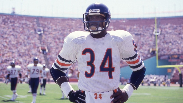 Chicago Bears to unveil Walter Payton, George S. Halas statues