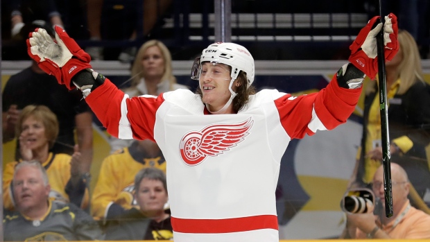 Bertuzzi scores as Red Wings beat Blackhawks 4-0