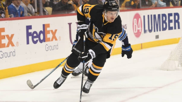 Maple Leafs trade for centre Jared McCann from Penguins before NHL