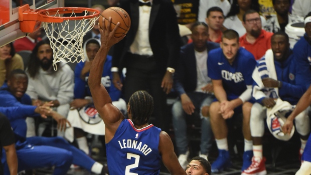 Kawhi Leonard  dunks