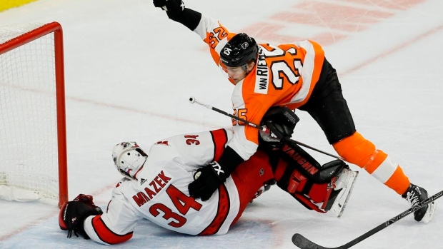Couturier, Konecny lift Flyers over Hurricanes 4-1 Article Image 0